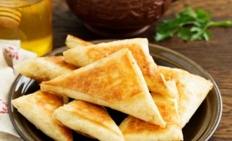 Конвертики из лаваша с творогом и тыквой