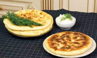 Творожно-сырная лепешка с зеленью